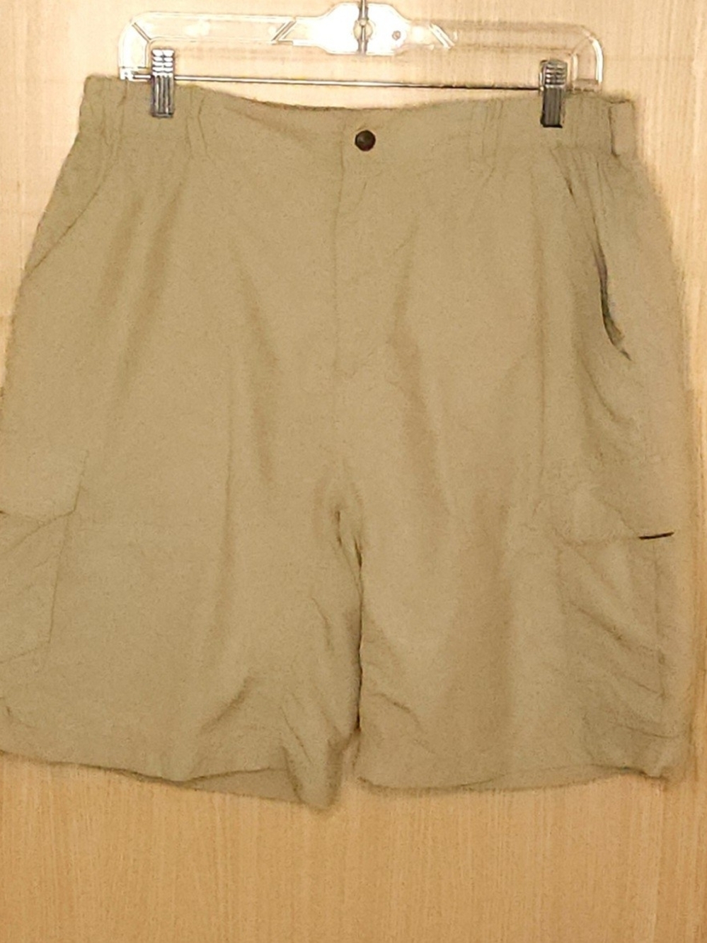 REI men’s tan nylon pull on cargo shorts large